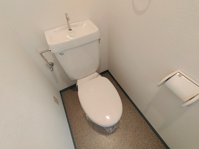 神戸市須磨区飛松町４丁目の賃貸マンションのトイレ|トイレ