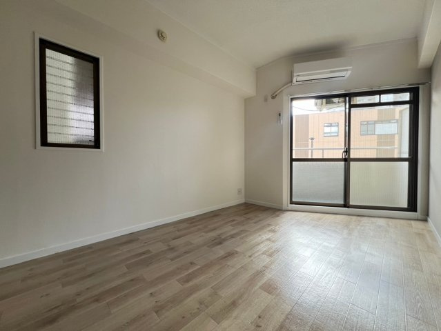 サングレイス西新町の居間・リビング