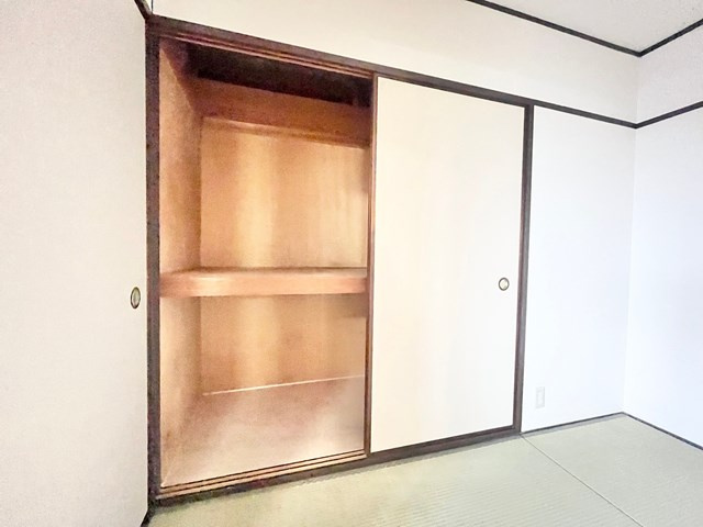 【収納】 | 豊中スカイハイツ | エイブル売買事業部では、箕面市・豊中市・吹田市・池田市・茨木市・高槻市の北摂エリア全域で、物件のご紹介を致しております。北摂エリアにて購入物件をお探しの際は、当社までお問合せ下さいませ。
