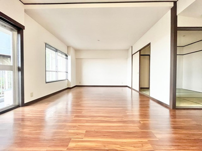 【内装】 | 豊中スカイハイツ | 現在ご返済中のカーローン・カードローン・教育ローンなどを住宅ローンに一本化したり、家具家電購入費用・引越し費用を住宅ローンと組み合わせるなど、お客さまにメリットの多い住宅ローンのご提案が可能です。