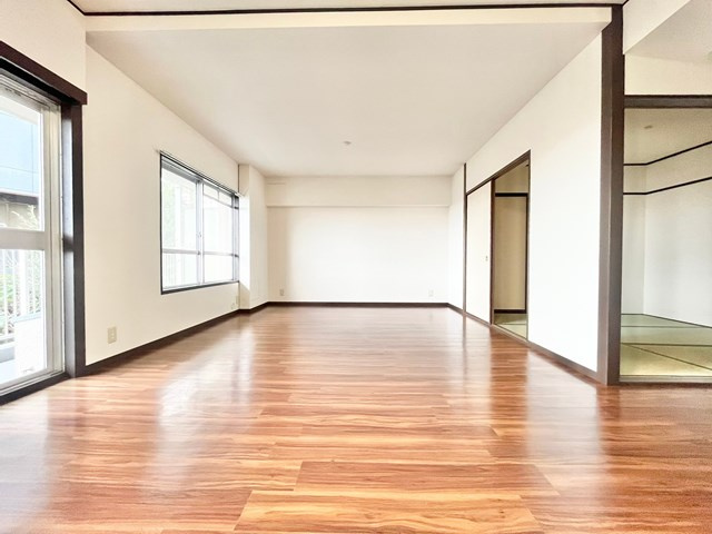 【内装】 | 豊中スカイハイツ | 現在ご返済中のカーローン・カードローン・教育ローンなどを住宅ローンに一本化したり、家具家電購入費用・引越し費用を住宅ローンと組み合わせるなど、お客さまにメリットの多い住宅ローンのご提案が可能です。