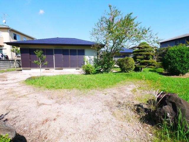 大網白里市大網　平家中古戸建の庭|内外装リフォーム済み令和6年10月住友林業施工４LDK平家 敷地約464坪スーパーベイシア徒歩約2分