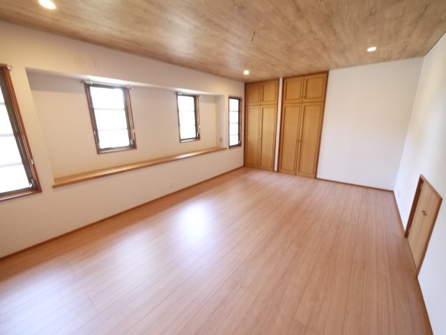 大網白里市大網　平家中古戸建の洋室|内外装リフォーム済み令和6年10月住友林業施工４LDK平家 敷地約464坪スーパーベイシア徒歩約2分