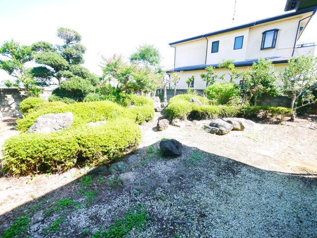 大網白里市大網　平家中古戸建の庭|内外装リフォーム済み令和6年10月住友林業施工４LDK平家 敷地約464坪スーパーベイシア徒歩約2分