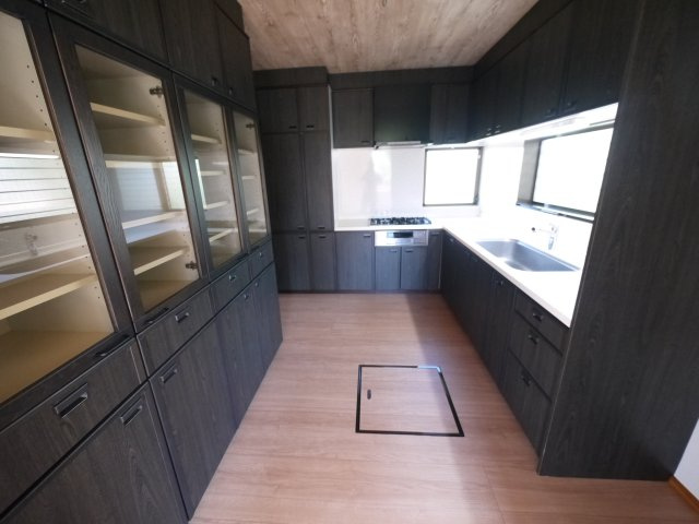 大網白里市大網　平家中古戸建のキッチン|内外装リフォーム済み令和6年10月住友林業施工４LDK平家 敷地約464坪スーパーベイシア徒歩約2分