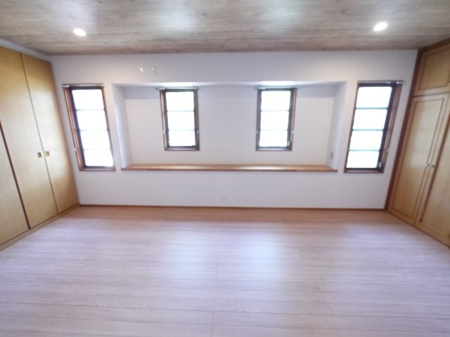 大網白里市大網　平家中古戸建の洋室|内外装リフォーム済み令和6年10月住友林業施工４LDK平家 敷地約464坪スーパーベイシア徒歩約2分