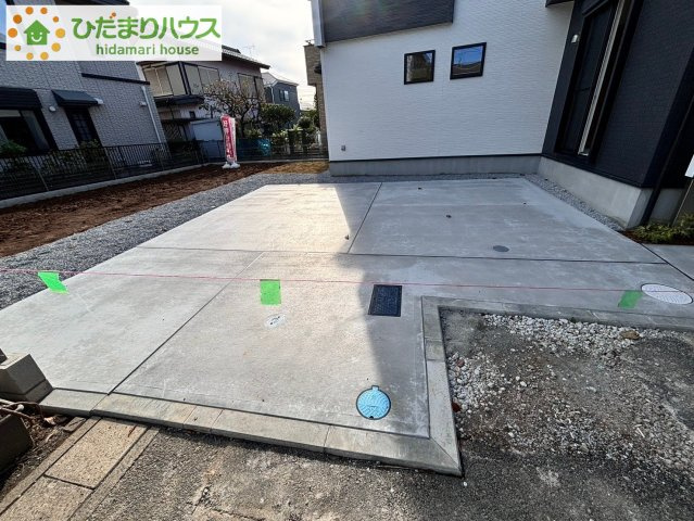 上尾市弁財1丁目　2期　新築一戸建て　ブルーミングガーデン　01の駐車場|駐車2台以上可能で、急な来客時にも安心ですね☆彡