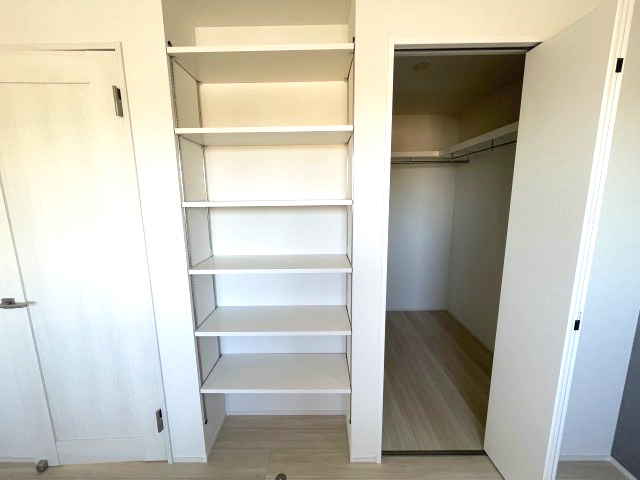 佐伯区皆賀二丁目　№34432の収納|2階　洋室6帖内収納