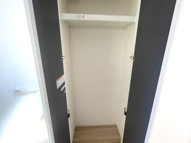 佐伯区皆賀二丁目　№34432の収納|2階階段横クローゼット