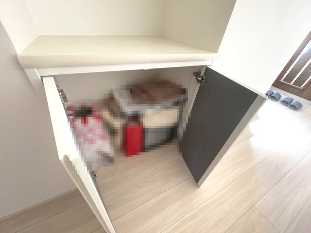 佐伯区皆賀二丁目　№34432の収納|1階階段横収納
