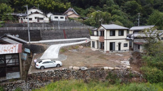 【外観】 | 県道からは敷地が見えないレイアウトです。