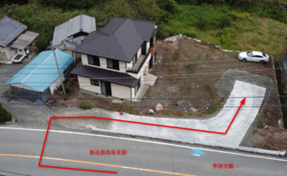 【前面道路含む現地写真】 | 前面県道から敷地へのアプローチ