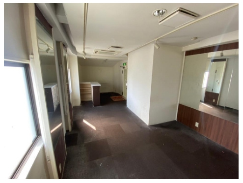 ビルヤマザキ六階のロビー