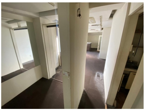 ビルヤマザキ六階の内装