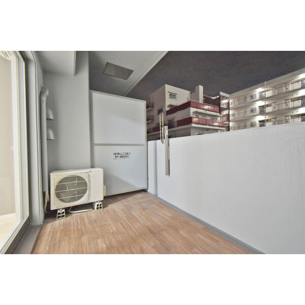 セレニティー大須のバルコニー