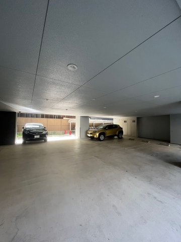 セレニティー大須の駐車場