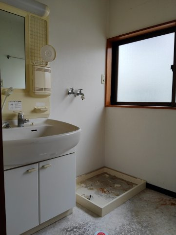 米沢市下花沢2丁目　２階建中古住宅の独立洗面台