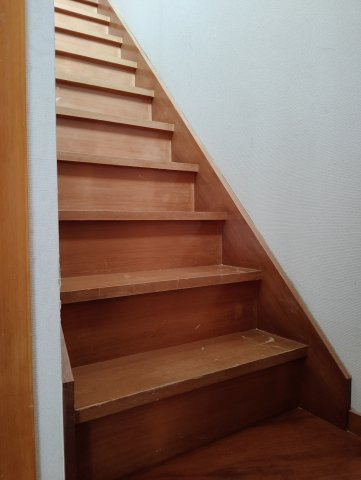 米沢市下花沢2丁目　２階建中古住宅のその他|階段