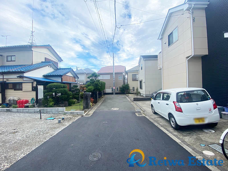 売地　茅ヶ崎市松林2丁目の前面道路含む現地写真