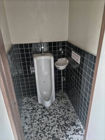 近江八幡市中村町の店舗事務所のトイレ|トイレです