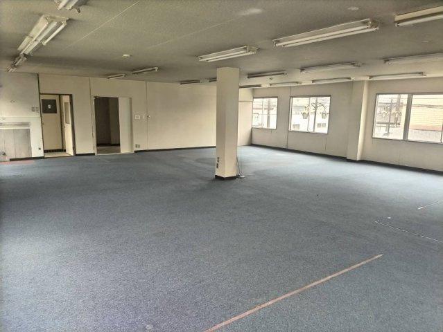 近江八幡市中村町の店舗事務所の内装|室内です