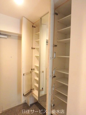 アルファステイツ西明石Ⅲの収納|玄関には大容量の収納がございます