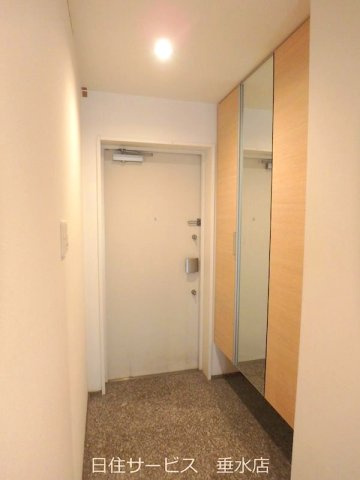 アルファステイツ西明石Ⅲの玄関|収納もある玄関です