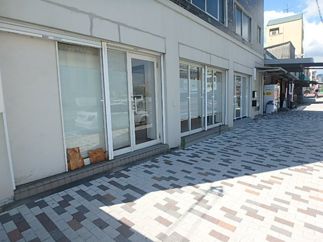 アーバン中央市場前の外観