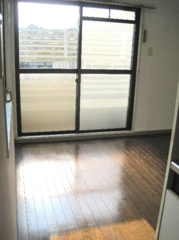 西舞子メゾンの洋室|ゆったりした洋室です