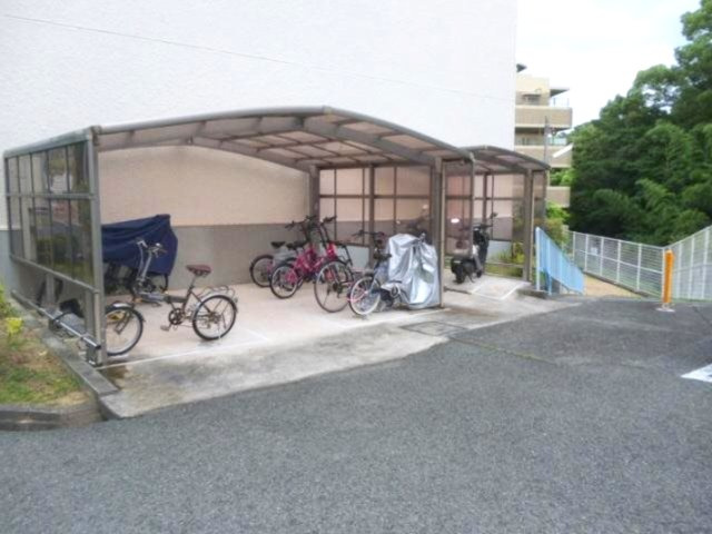 須磨一ノ谷グリーンハイツC棟のその他共用部分|自転車置き場