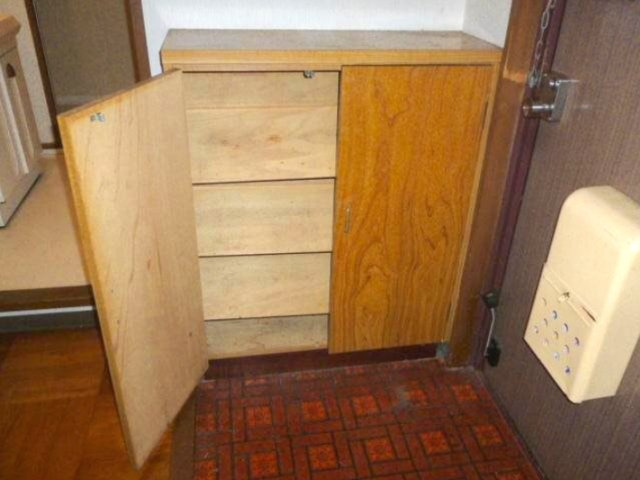 須磨一ノ谷グリーンハイツC棟の玄関|収納もある玄関です