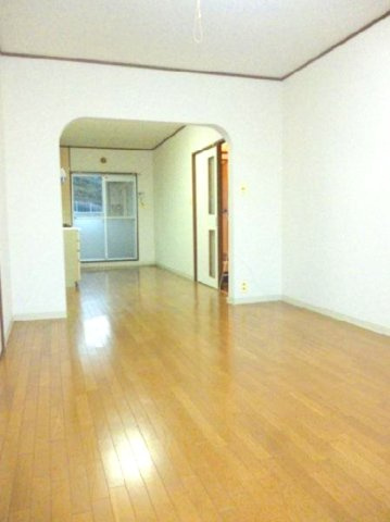 須磨一ノ谷グリーンハイツC棟の居間・リビング|ゆったりとしたリビングです