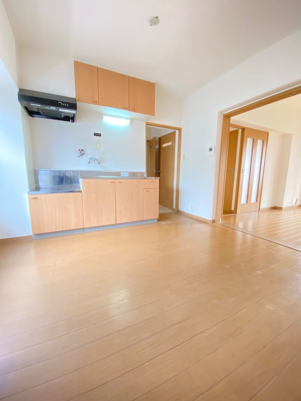 舞子片山団地4号棟の居間・リビング|こちらのリビングで趣味の時間をお楽しみください