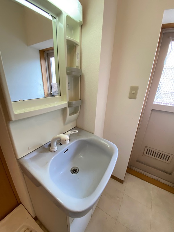 舞子片山団地4号棟の洗面所|スペースが確保できる洗面所です