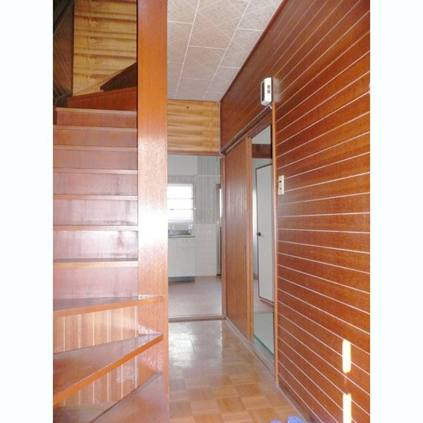 神戸市垂水区舞子台１丁目の一戸建ての玄関|明るい玄関です