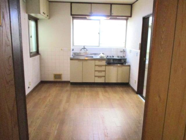 神戸市垂水区乙木２_戸建てのキッチン|コンパクトなキッチンで掃除もラクラク