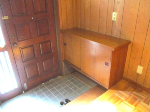 神戸市垂水区乙木２_戸建ての玄関|収納もある玄関です