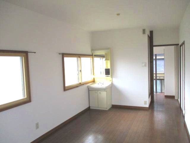 碁盤アパートの居間・リビング|こちらのリビングで趣味の時間をお楽しみください