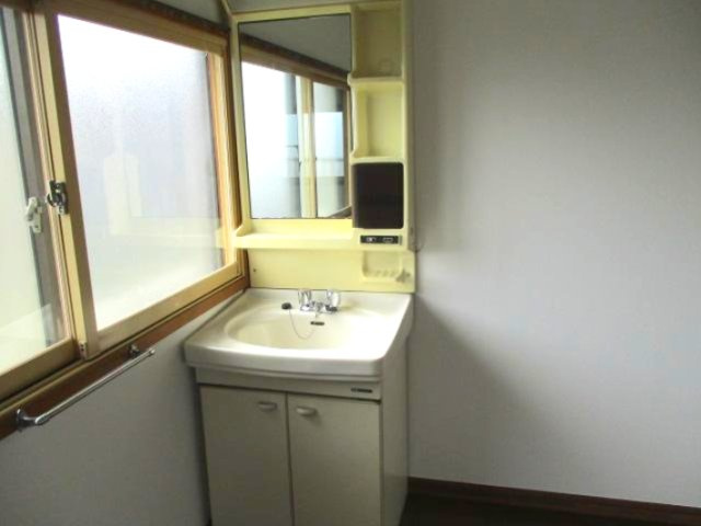 碁盤アパートの独立洗面台|朝の身支度には欠かせない独立洗面化粧台