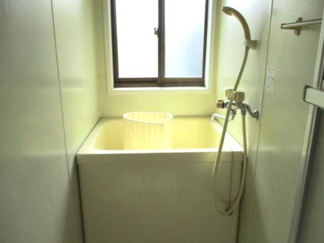 碁盤アパートの浴室|日々の疲れを癒すお風呂付です