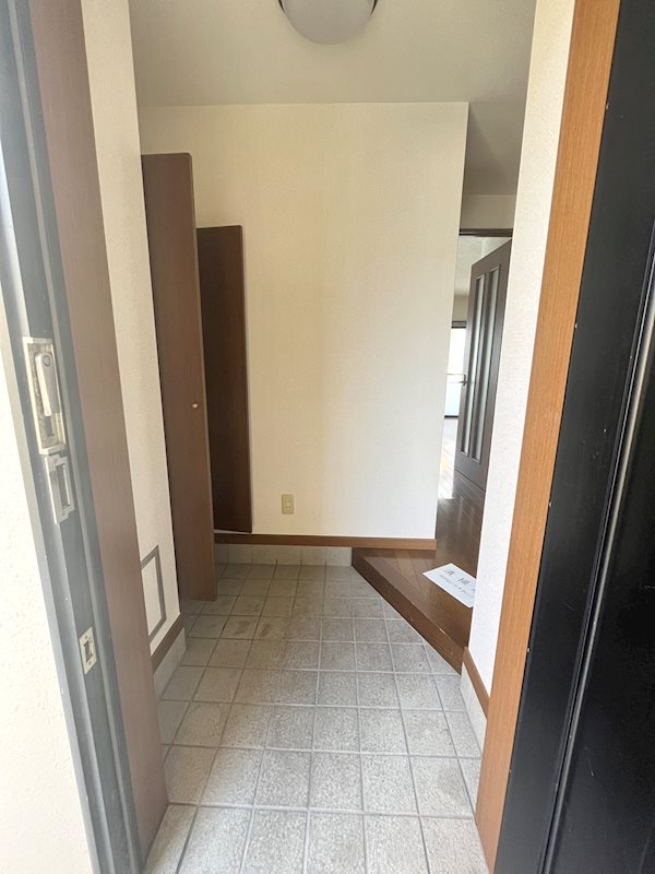 渡島ビルの玄関|シューズボックス有ります♪