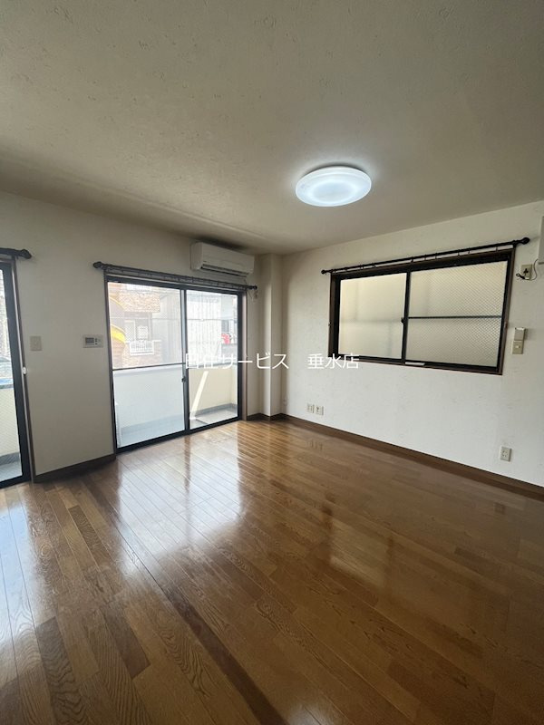 渡島ビルの居間・リビング