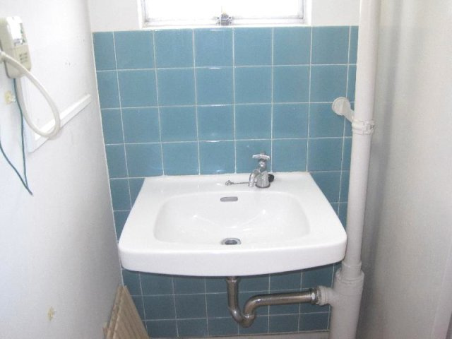 明舞第二団地　２号棟の洗面所|忙しい朝には欠かせない洗面所です