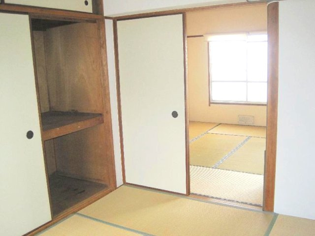 明舞第二団地　２号棟の収納|便利な収納スペースです