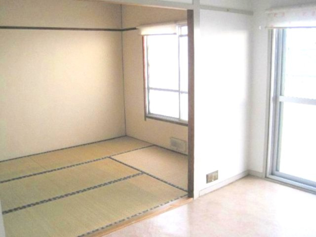 明舞第二団地　２号棟の居間・リビング|ゆったりとしたリビングです