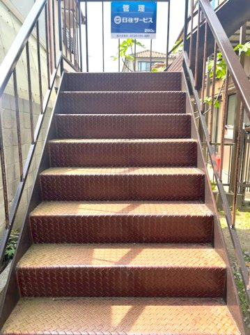 和田ハイツの外観|階段