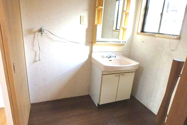 伊川谷町有瀬戸建の洗面所|スペースが確保できる洗面所です