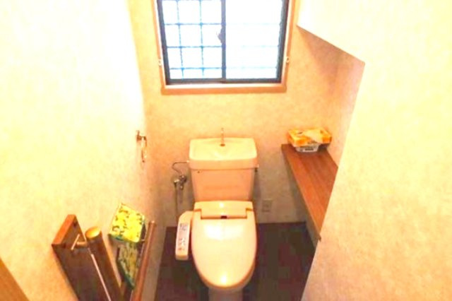 伊川谷町有瀬戸建のトイレ|落ち着いた色調のトイレです