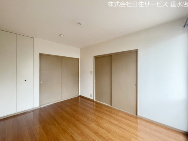 ロゼール舞子の寝室|落ち着いた色調の寝室です