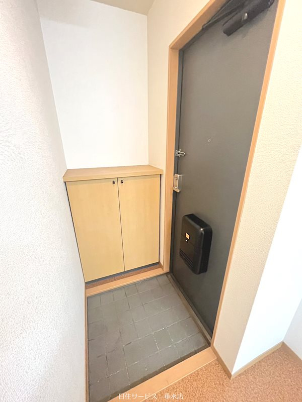 ルシエール離宮の玄関|明るい玄関です